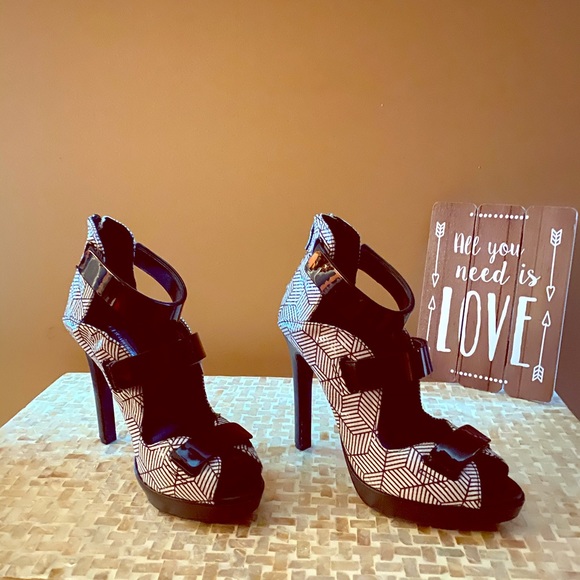 BCBG - Picture 1 of 4